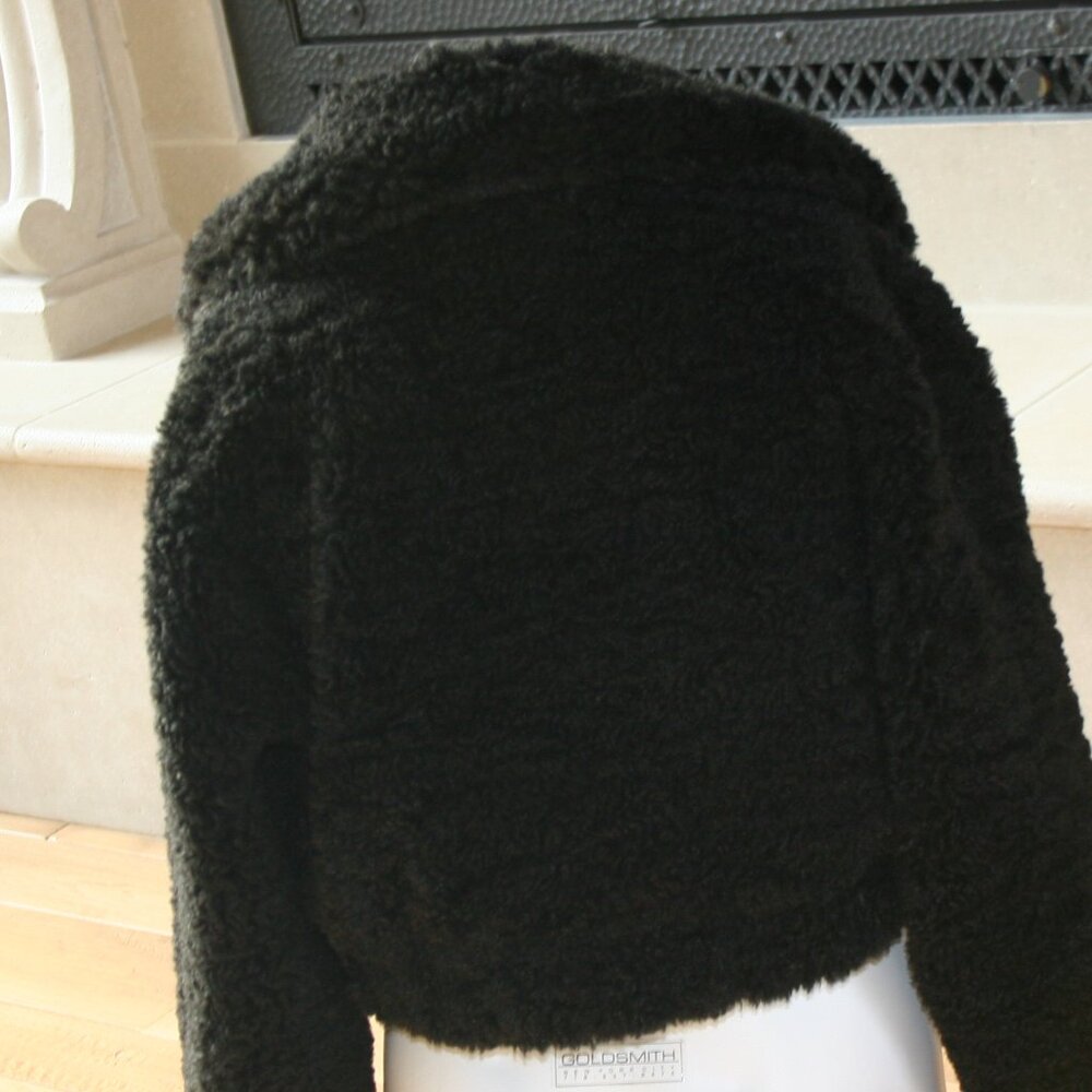Urban Outfitters Black Cropped Faux Fur Jacket Size Medium - Picture 2 of 14